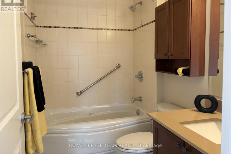 29590131/1104-90-landry-street/vanier/ottawa/ontario/K1L0A9_16