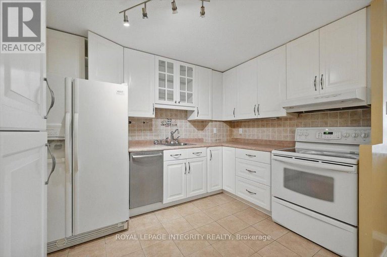 28557334/219-1599-lassiter-terrace/beaconwood/ottawa/ontario/K1J8R6_11