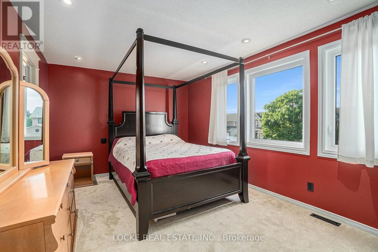 28613280/694-morewood-crescent/fallingbrookpineridge/ottawa/ontario/K4A2P7_20