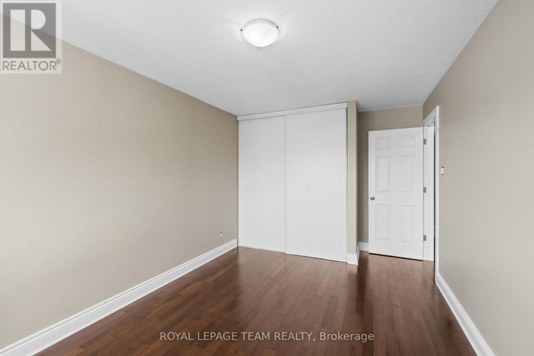 29111862/828-kingfisher-crescent/chatelaine-village/ottawa/ontario/K1E2L4_30