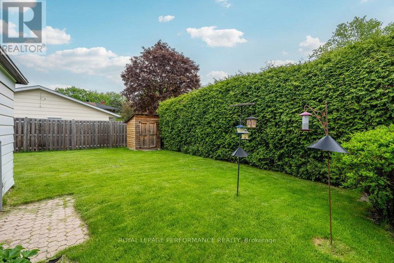 27687403/1932-marquis-avenue/ottawa/ontario/K1J8J2_40