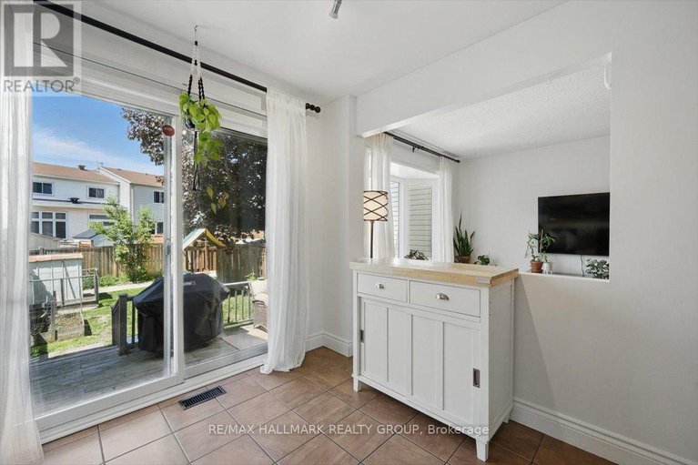 28376858/2083-sacramento-drive/fallingbrookgardenway-south/ottawa/ontario/K4A3L2_13