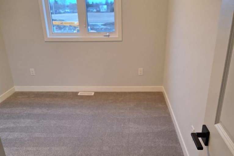 28769216/738-quilter-row/goulbourn-twp-from-franktown-rdsouth-to-rideau/ottawa/ontario/K0A2Z0_11