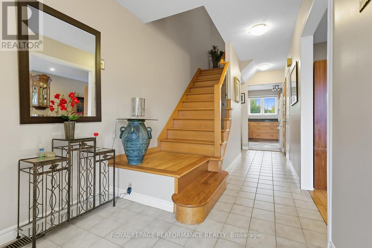 28895549/2463-orient-park-drive/blackburn-hamlet-south/ottawa/ontario/K1B4N2_6