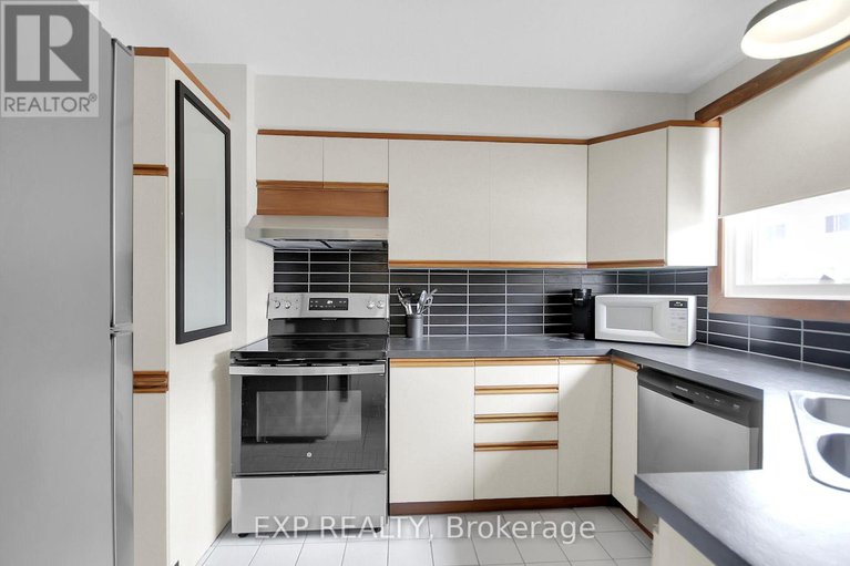 28739048/83-hadley-circle/bells-corners/ottawa/ontario/K2H7Z8_23