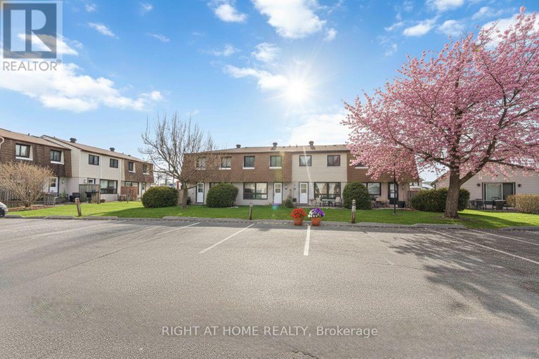 29240371/25b-bertona-street/craig-henrywoodvale/ottawa/ontario/K2G4G7_32