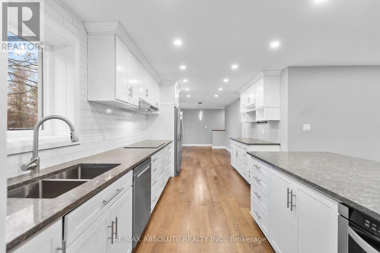 29142158/15-manchester-street/stittsville-central/ottawa/ontario/K2S0R8_14