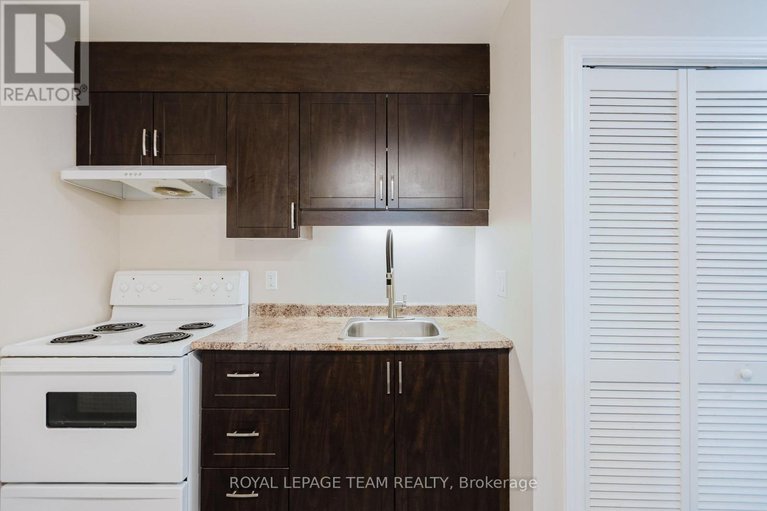 28779123/210-212-viewmount-drive/borden-farmstewart-farmcarleton-heightsparkwood-hills/ottawa/ontario/K2E7X2_10