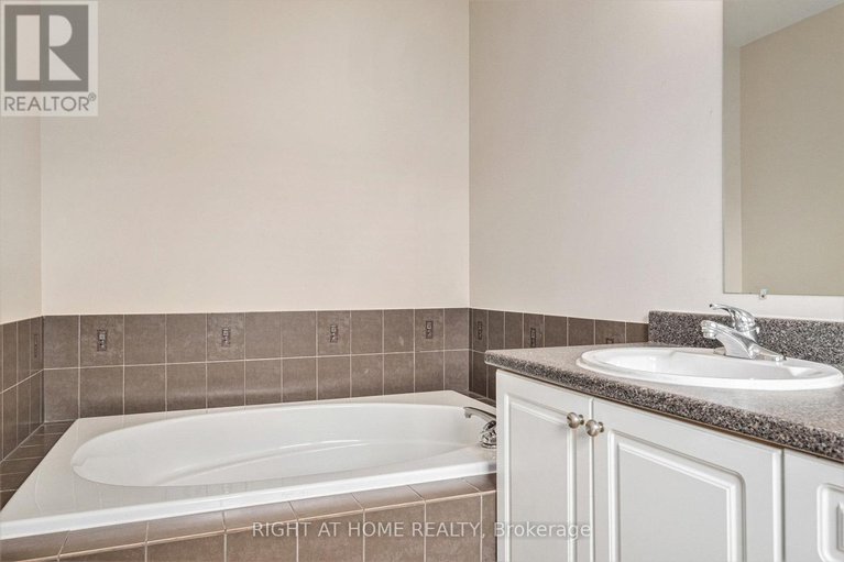 28489220/352-selene-way/avalon-east/ottawa/ontario/K4A0G6_15