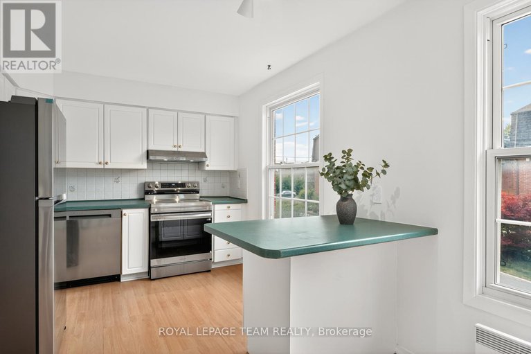 28827776/9-moorside-private/carleton-heights/ottawa/ontario/K2C3P4_15