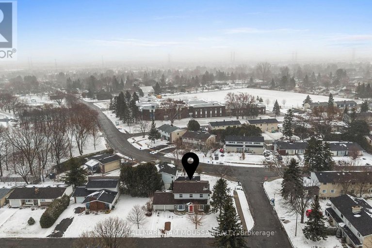 29606720/46-seymour-avenue/borden-farmstewart-farmcarleton-heightsparkwood-hills/ottawa/ontario/K2E6P2_39