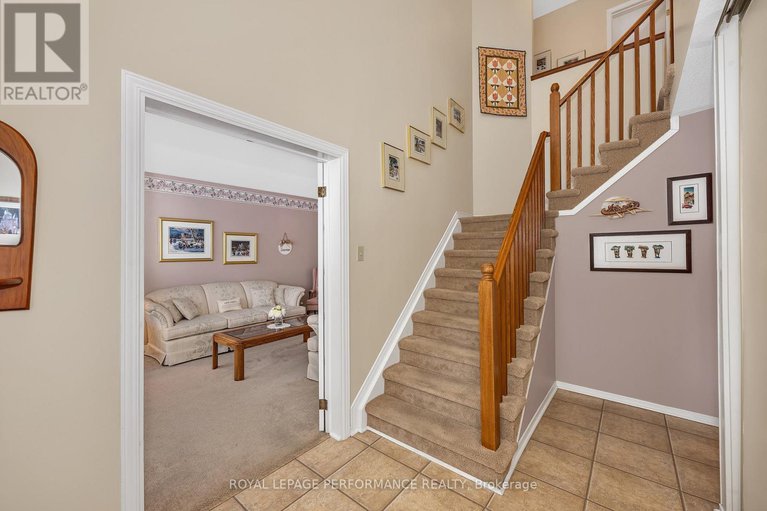 29340777/1764-tache-way/fallingbrookpineridge/ottawa/ontario/K4A2S6_5