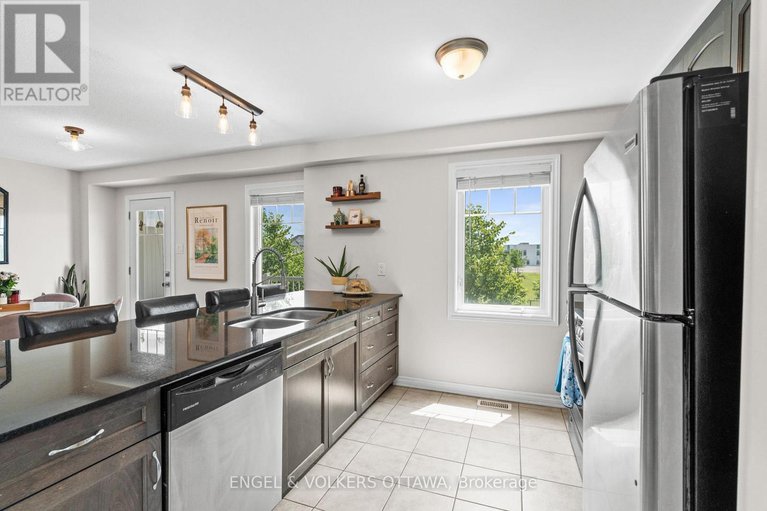 29055765/349-pumpkinseed-crescent/half-moon-bay/ottawa/ontario/K2J6K1_17