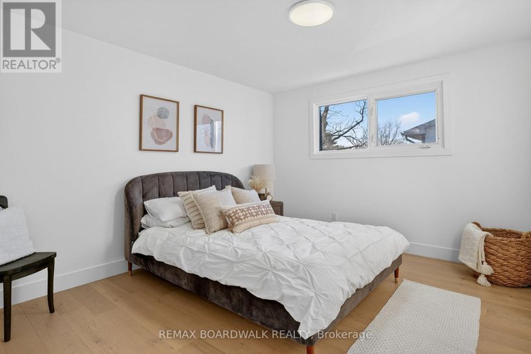 29437074/38-courtney-road-w/glencairnhazeldean/ottawa/ontario/K2L1L8_22