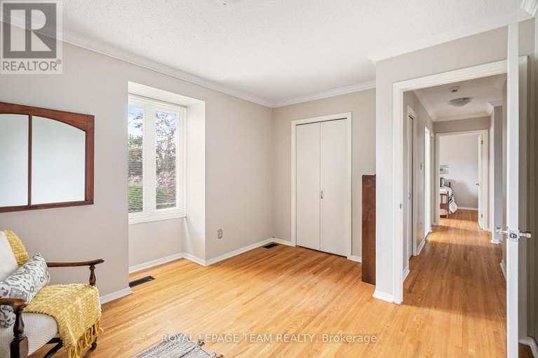 28741168/2128-hubbard-crescent/beacon-hill-north/ottawa/ontario/K1J6L2_26