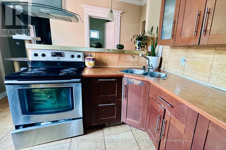 28434012/139-eccles-street/west-centre-town/ottawa/ontario/K1R6S7_8