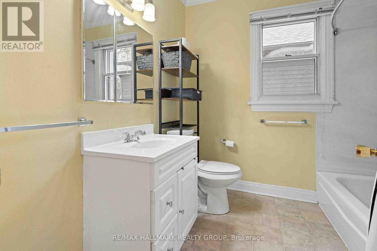 29118509/318-shakespeare-street/vanier/ottawa/ontario/K1L5M2_19