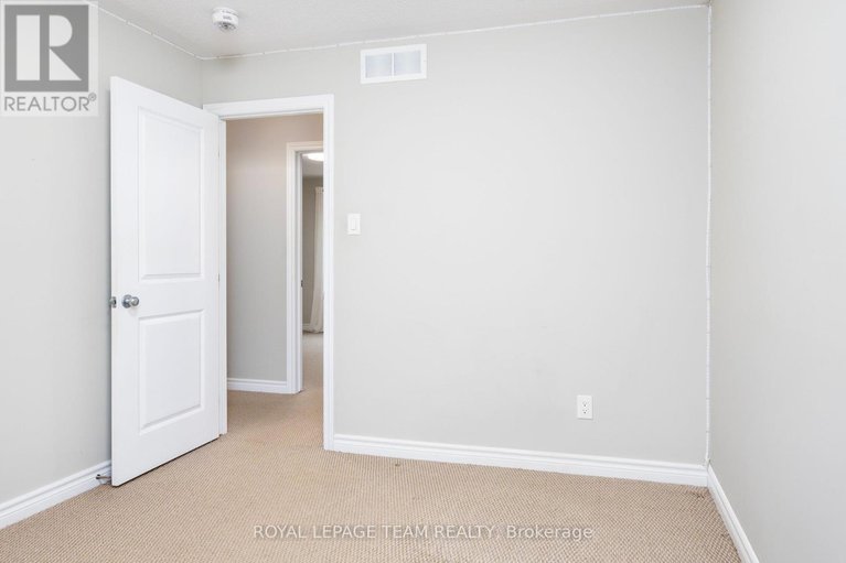 28163521/12-knockaderry-crescent/half-moon-bay/ottawa/ontario/K2C3H2_23