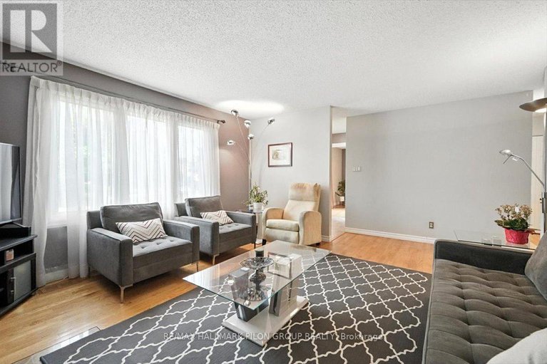 28648912/3351-chilliwack-way/sawmill-creektimbermill/ottawa/ontario/K1T1P4_9