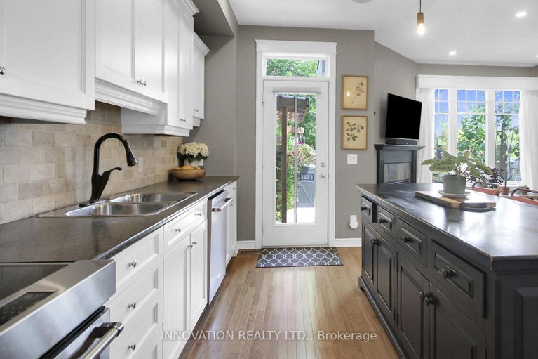 28846761/4283-kelly-farm-drive/blossom-parkkemp-parkfindlay-creek/ottawa/ontario/K1T0A6_11