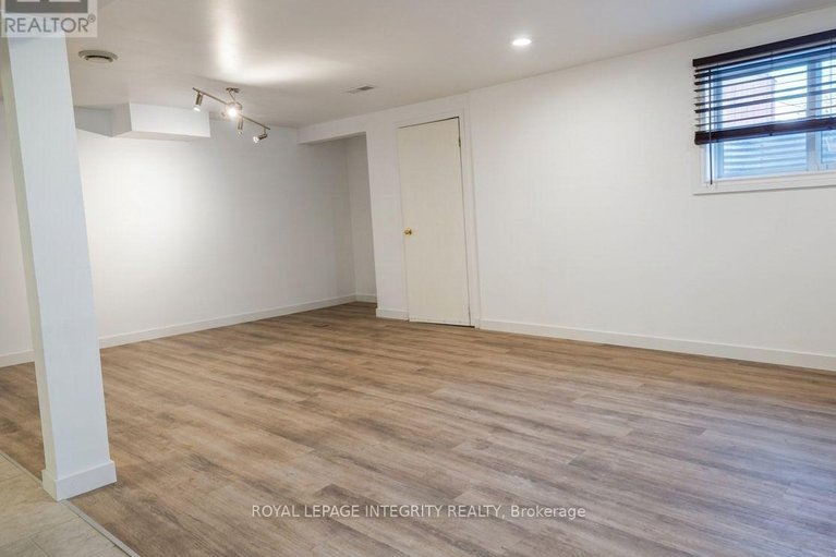 29659906/176-oakridge-boulevard/meadowlandscrestview/ottawa/ontario/K2G2V2_15