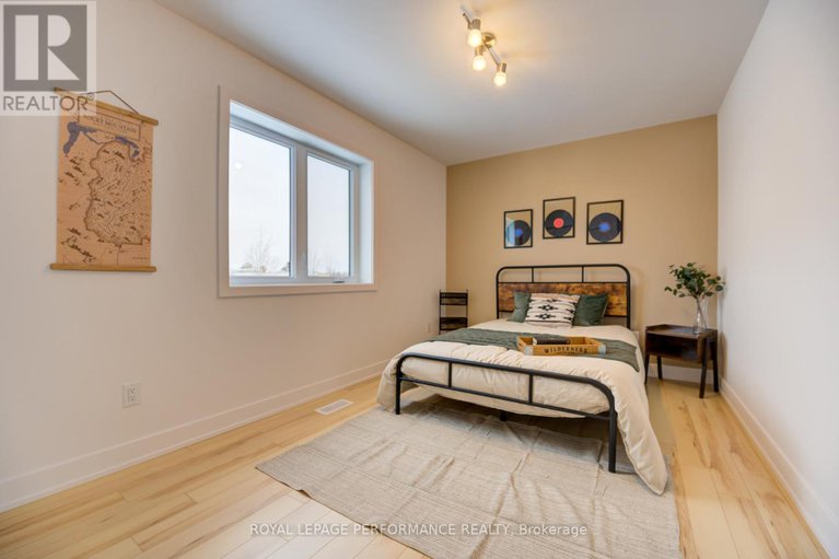 29255059/2521-gray-crescent/town-of-rockland/clarence-rockland/ontario/K4K0H3_29