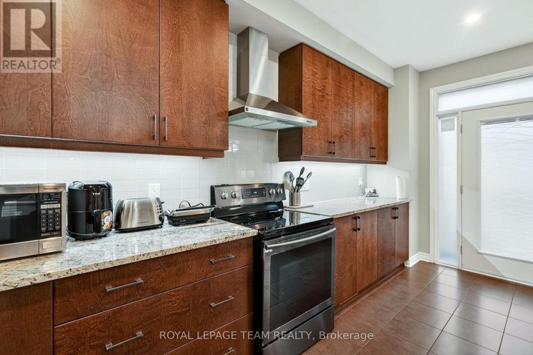 29591356/216-helen-rapp-way/blossom-parkkemp-parkfindlay-creek/ottawa/ontario/K1T0P6_8