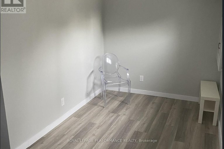 29035892/2529-roman-avenue/queensway-terrace-north/ottawa/ontario/K2B7X8_30