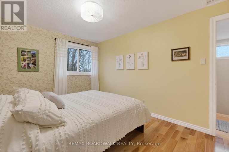29607397/7925-jeanne-darc-boulevard-n/orleans-wood/ottawa/ontario/K1C2C7_21