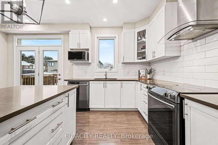 29244731/547-parade-drive/stittsville-south/ottawa/ontario/K2S0X8_13