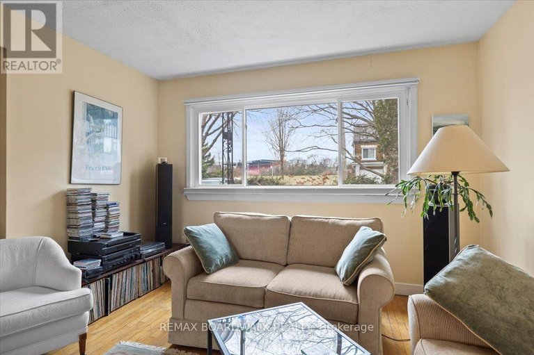 29467725/151-riverdale-avenue/old-ottawa-southrideau-gardens/ottawa/ontario/K1S1R1_31