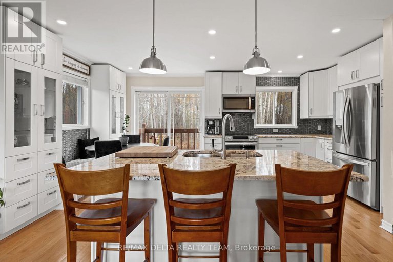 29027836/1099-des-erables-court/clarencerockland-twp/clarence-rockland/ontario/K4K1K9_8