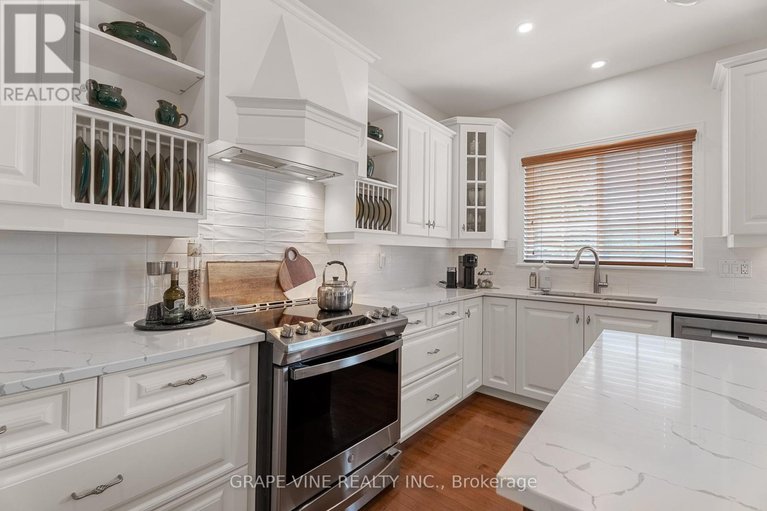 28434299/421-keith-crescent/mer-bleuebradley-estatesanderson-park/ottawa/ontario/K1W0A2_21
