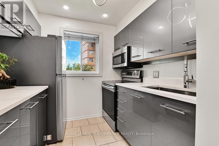 28528107/409-250-brittany-drive/viscount-alexander-park/ottawa/ontario/K1K4M1_5