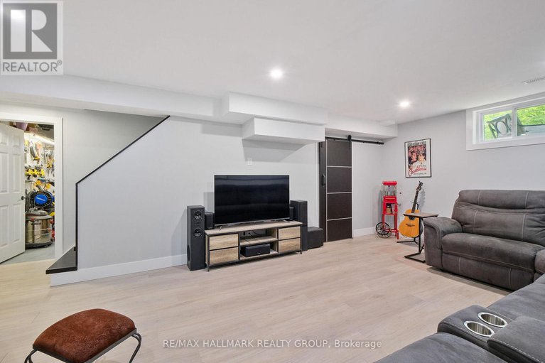 28552102/1430-royal-maple-drive/cumberland-ridge/ottawa/ontario/K4C1B5_31