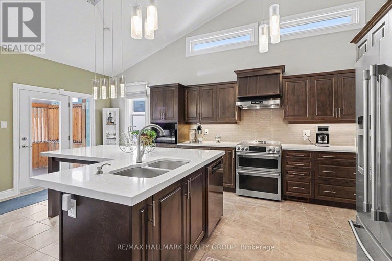 29474227/825-platinum-street/clarencerockland-twp/clarence-rockland/ontario/K4K0J2_16