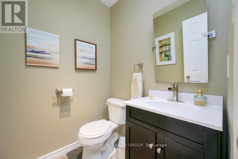 28623140/1656-canemore-crescent/fallingbrookpineridge/ottawa/ontario/K4A1S6_17