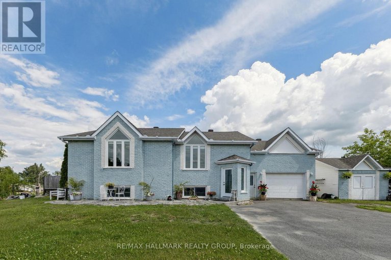 28595134/585-blue-corner-road/champlain-twp/champlain/ontario/K0B1K0_1