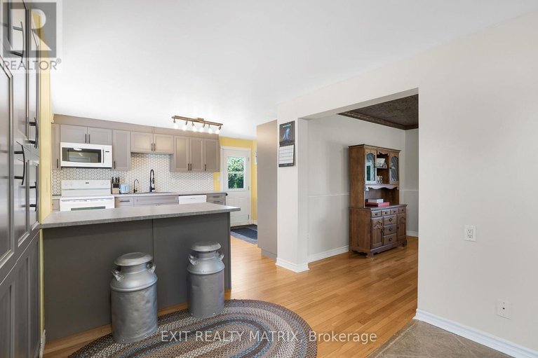 29071851/32-cockburn-street/north-stormont-finch-twp/north-stormont/ontario/K0C1G0_14