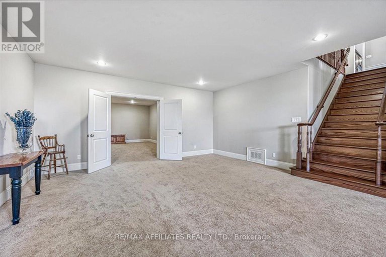 28568193/1530-creagan-court/cumberland-estates/ottawa/ontario/K4C0A5_39