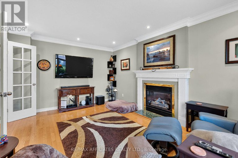 28886097/560-falwyn-crescent/fallingbrookridgemount/ottawa/ontario/K4A2A4_15