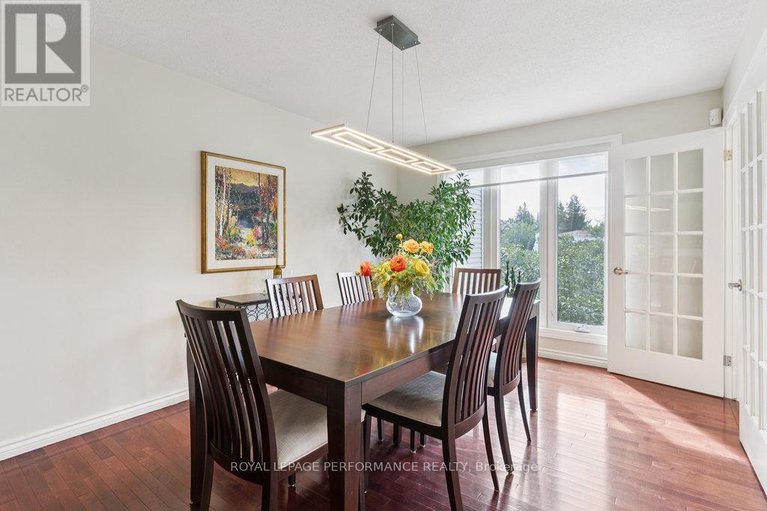 28847039/5-forsyth-lane/crystal-beach/ottawa/ontario/K2H9H1_17