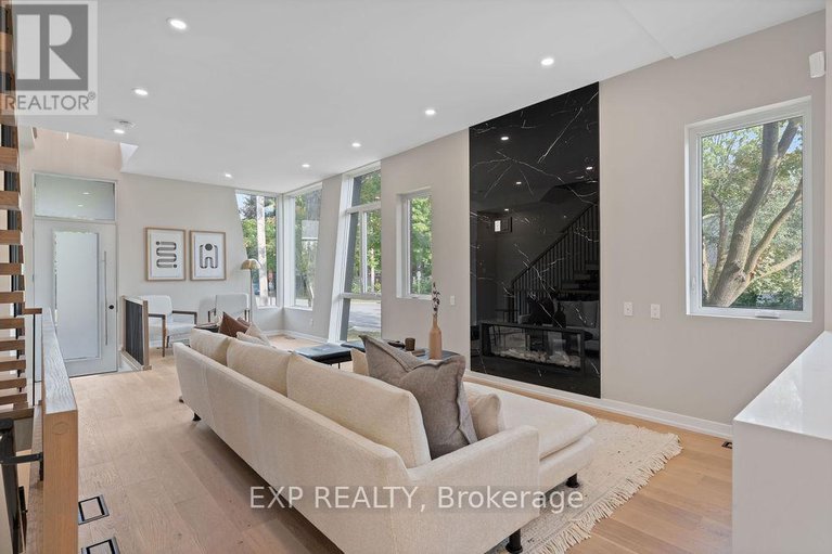 28843557/630-tweedsmuir-avenue/westborohampton-park/ottawa/ontario/K1Z5P5_6