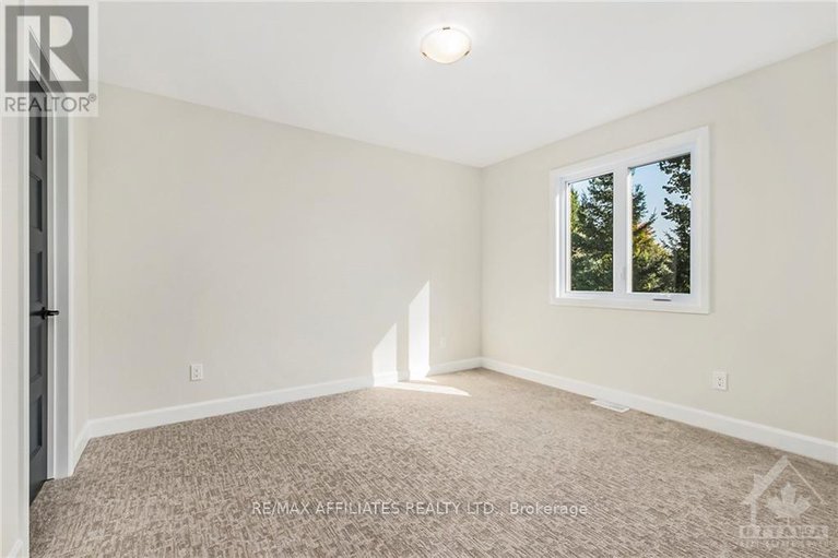 27477145/1035-chablis-crescent/faubourg-ste-marie-hamlet/embrun/ontario/K0A1W0_8