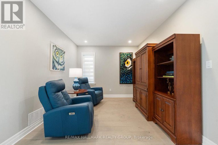 28530471/614-gendarme-circle/mer-bleuebradley-estatesanderson-park/ottawa/ontario/K1W0R1_7