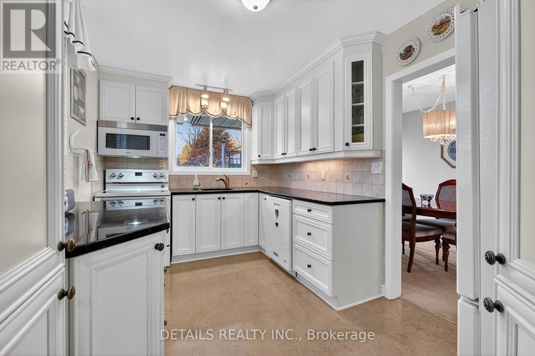 29077248/1031-connaught-avenue/queensway-terrace-north/ottawa/ontario/K2B5N2_17