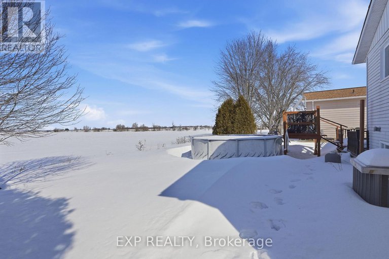 29432608/584-holmes-street/winchester/north-dundas/ontario/K0C2K0_25