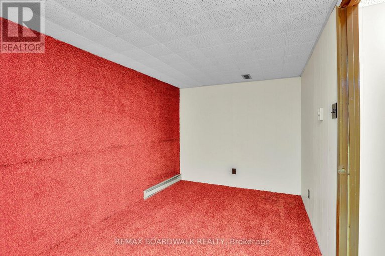 29432299/116-old-colony-road/glencairnhazeldean/ottawa/ontario/K2L1M2_35