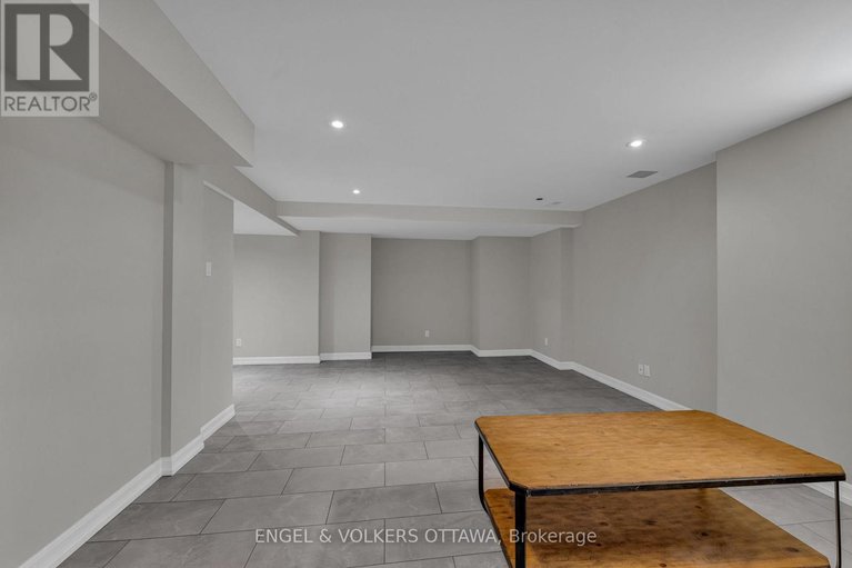 29476157/145-manorhill-private/urbandale-acres/ottawa/ontario/K1H2J3_26