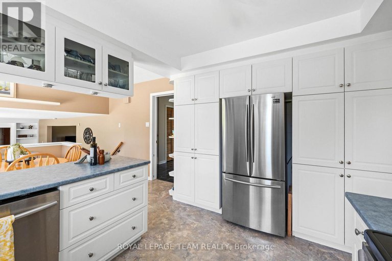 28889906/1640-century-road-e/manotick-south-to-roger-stevens/ottawa/ontario/K0A2E0_15